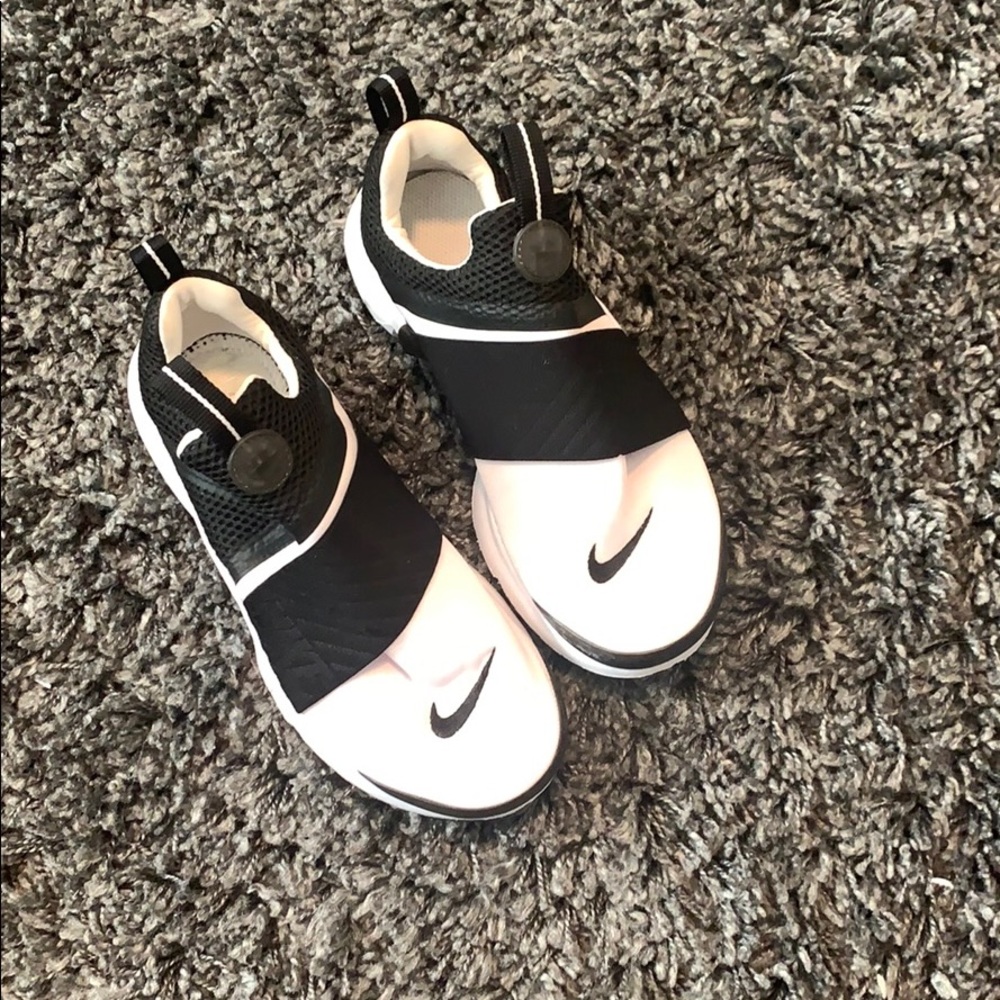 Mesh running sneakers